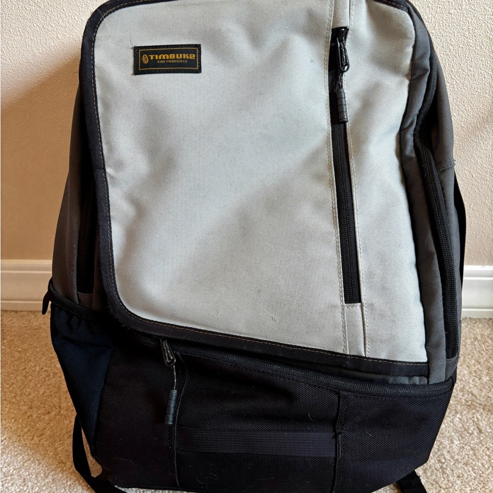 Timbuk2 Gray and Black Backpack with Modern Design